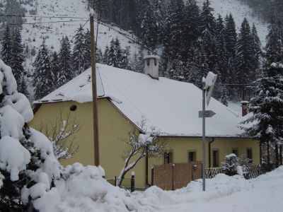 Hütte am Bach