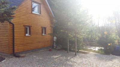 Liptovská chata pri potoku